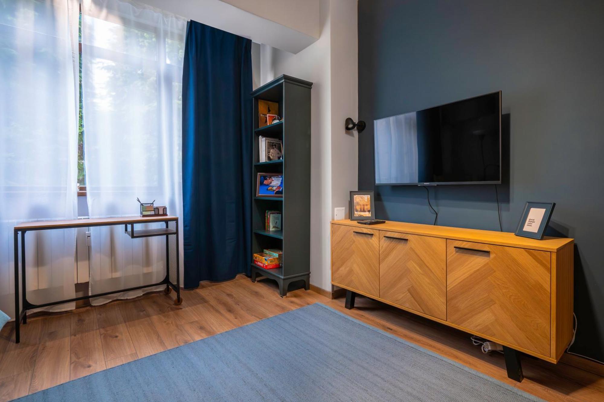 Lux Flat Next To Park With Working Space By Flat Mаnager Apartment
